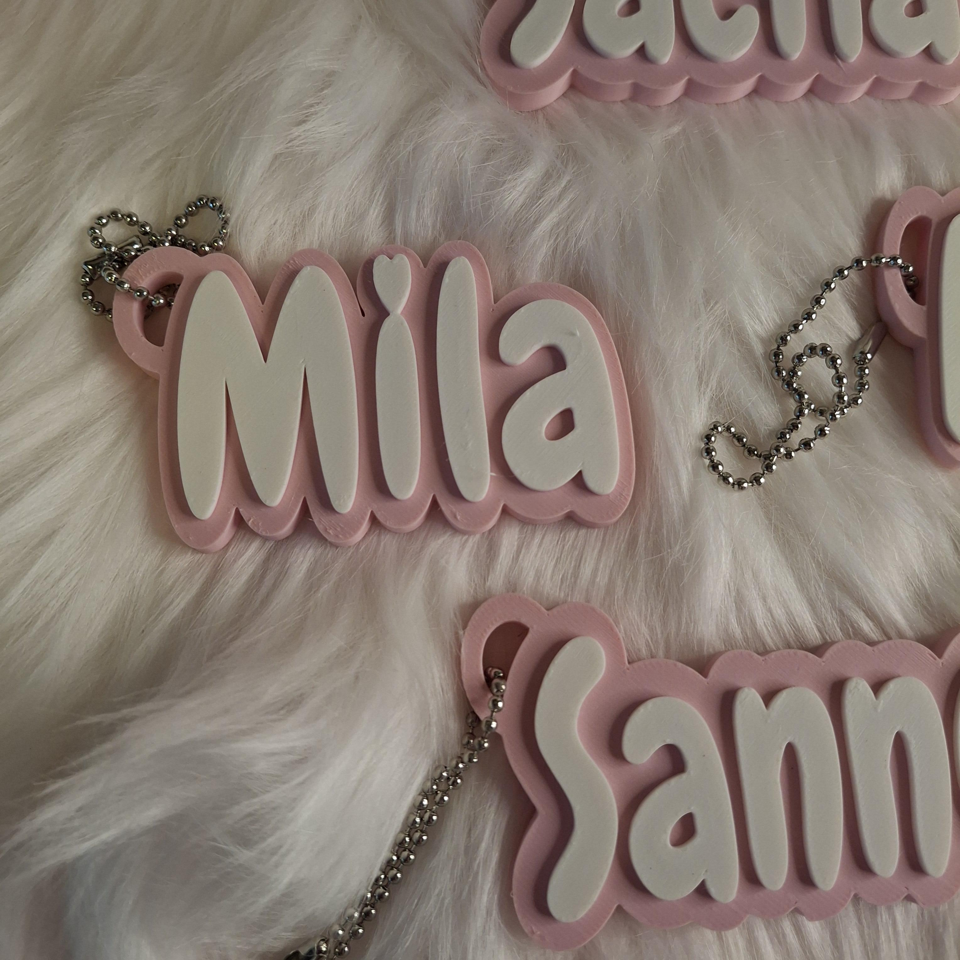 Gepersonaliseerde Naam Sleutehanger Roze met witte letters