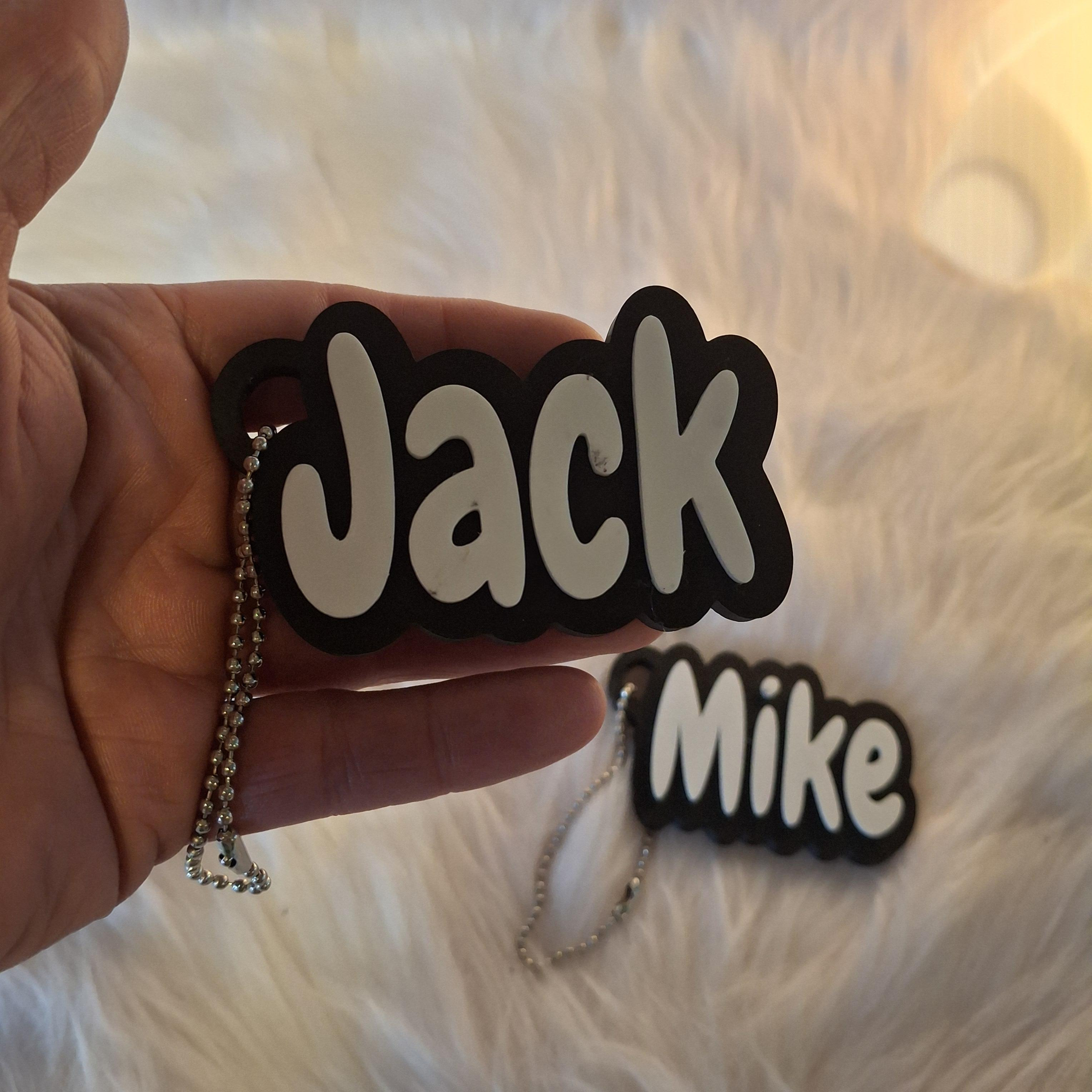 Gepersonaliseerde Naamsleutelhanger – 3D Geprint - Zwart met Witte Letters