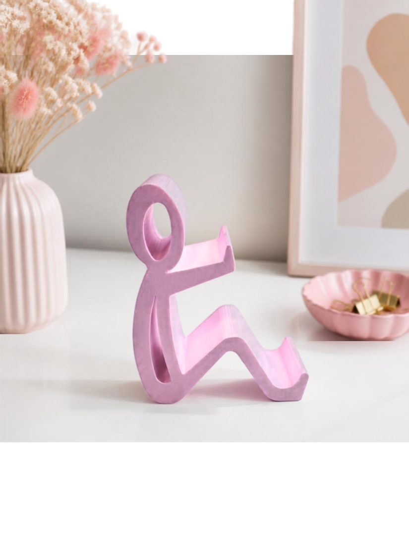 Roze telefoonhouder in de vorm van een zittend mannetje